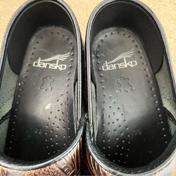 Dansko Professional Brown Tooled Embossed Floral Leather Closed Back Clog Shoes - Picture 6 of 9